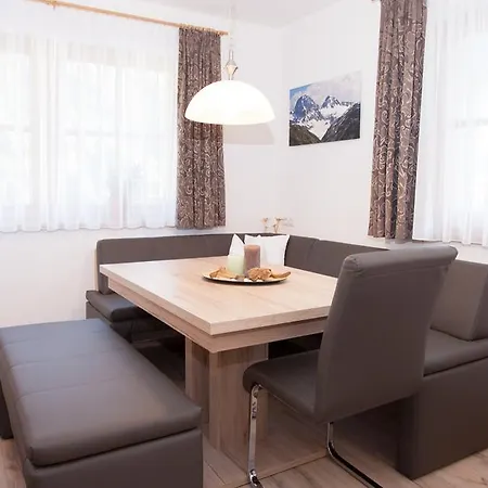 Alp Apartment *